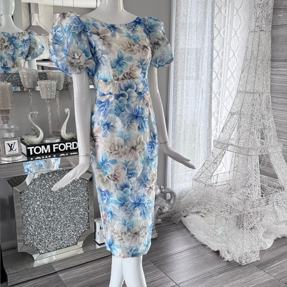 New 🪻Chic Floral Midi Dress in Blue and Cream - Picture 4 of 17